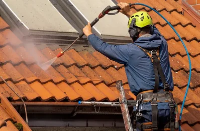 Démoussage et hydrofuge de toiture à Combret